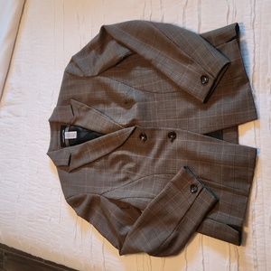 Womens suit. Jones New York